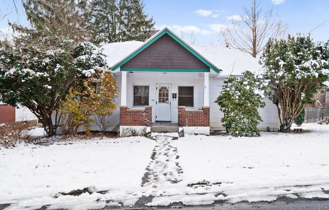 Stunning 3 bedroom home in East Pittsburgh available now!