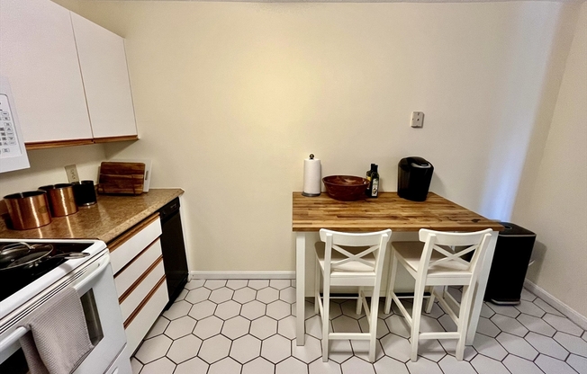 2 beds, 2 baths, 1,206 sqft, $3,000, Unit 205
