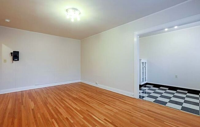 Studio, 1 bath, 425 sqft, $1,225, Unit 406