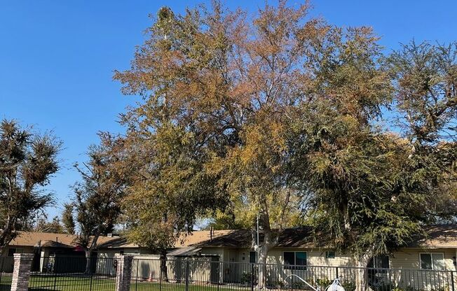 2 beds, 1 bath, 992 sqft, $1,425, Unit 1490-127