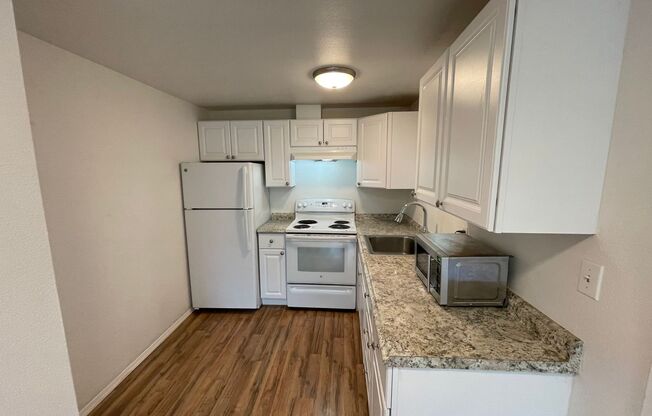 2 beds, 1 bath, 650 sqft, $1,795, Unit 06