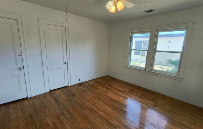 CUTE 2 bedroom, 1 bath home AVAILABLE NOW!
