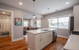 714 11 ST NE