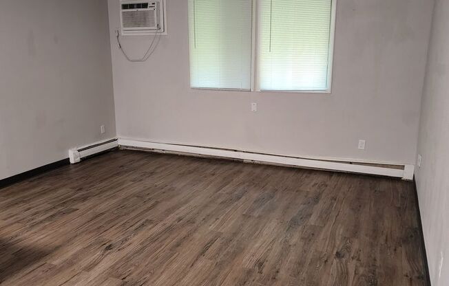 Studio, 1 bath, 355 sqft, $650, Unit 67