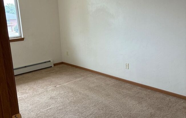 2 beds, 1 bath, 950 sqft, $1,250, Unit 1850-39