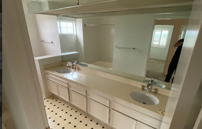 4 beds, 2.5 baths, $4,950