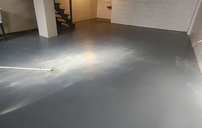 3 beds, 1 bath, 1,500 sqft, $1,300, Unit 1614-00