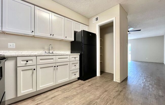 2 beds, 1 bath, 900 sqft, $1,649, Unit 4000-16