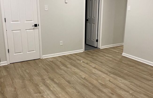 1 bed, 1 bath, 750 sqft, $1,695, Unit B03