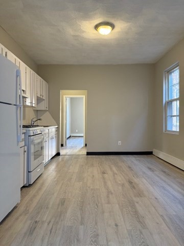 2 beds, 1 bath, 1,000 sqft, $2,400, Unit 2