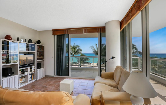 4201 COLLINS AVE