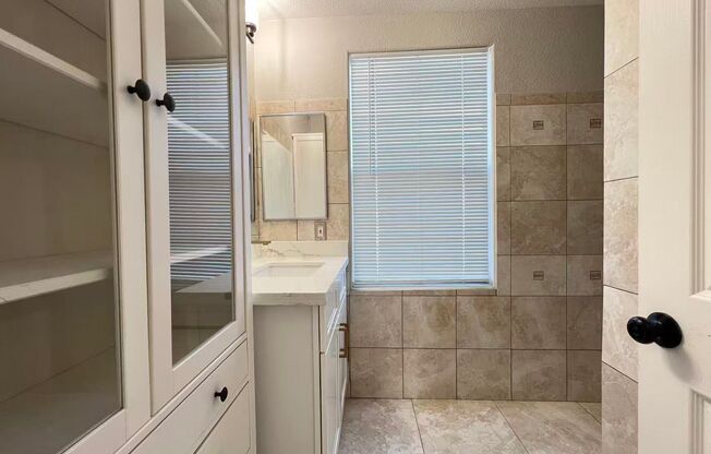 5 beds, 3 baths, $2,400