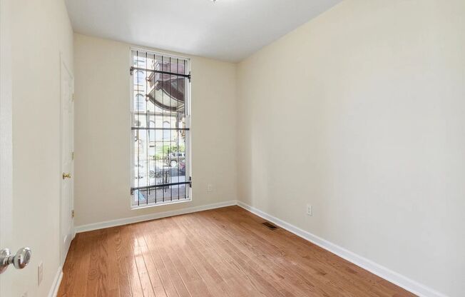 4 beds, 2 baths, $1,925, Unit Unit 13