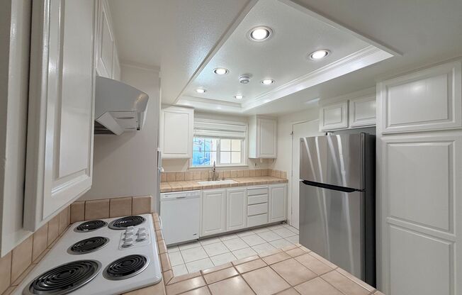 4bd/2ba - Bedroom Home with a Lap Pool! Excellent Location!!