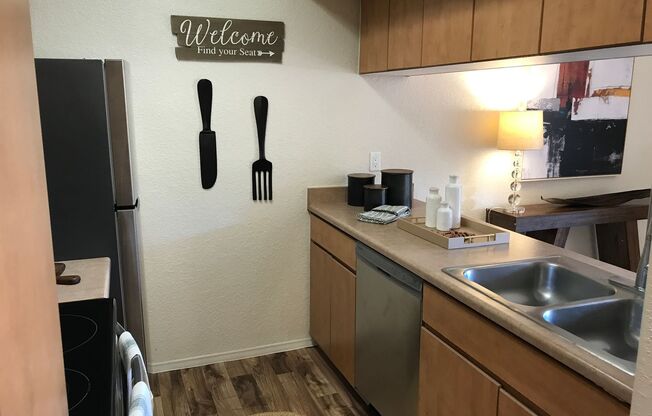 2 beds, 1 bath, 700 sqft, $1,125, Unit 12143