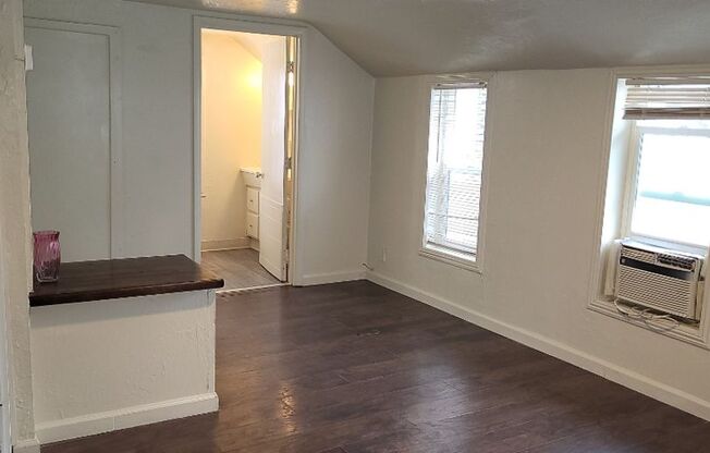 1 bed, 1 bath, $1,095, Unit 747 Willow Street #8