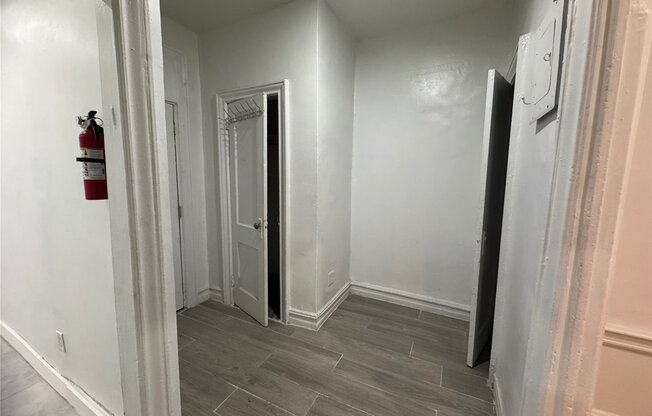 2 beds, 1 bath, $2,300, Unit 1R