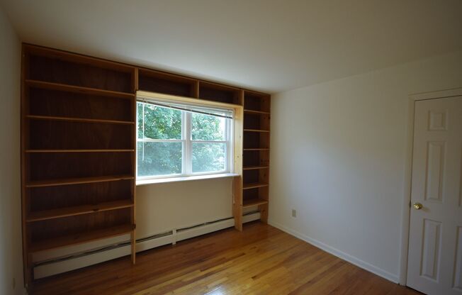 2 beds, 1 bath, 874 sqft, $1,445, Unit L-34