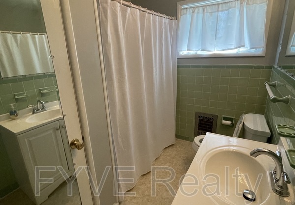 3 beds, 2 baths, 1,350 sqft, $1,950