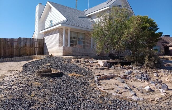 3 bedroom, 2 bathroom home in Los Lunas, NM! Showings available NOW!