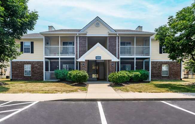Apartments at Barton Farms in Greenwood, IN 46143
