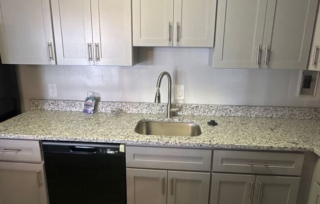 3 beds, 2 baths, 1,300 sqft, $2,400, Unit 3335 #102