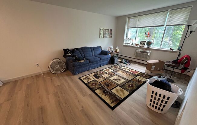 2 beds, 1 bath, $1,295, Unit 109