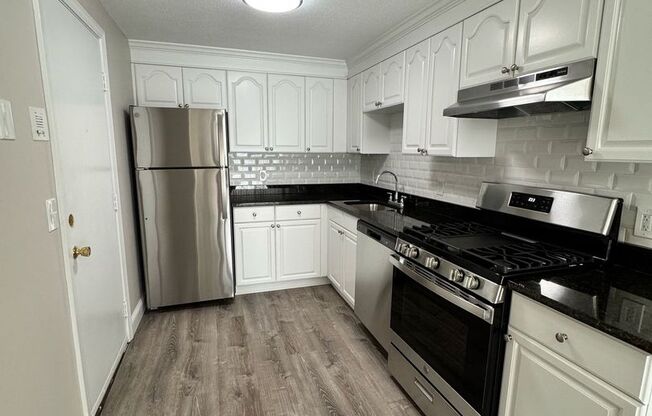 2 beds, 1 bath, 680 sqft, $2,425, Unit 23-38