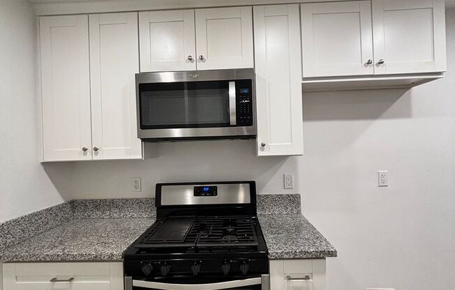 1Bd 1Ba W/ washer dryer hookup