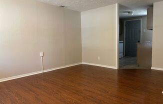 2 beds, 1 bath, 794 sqft, $800, Unit 409