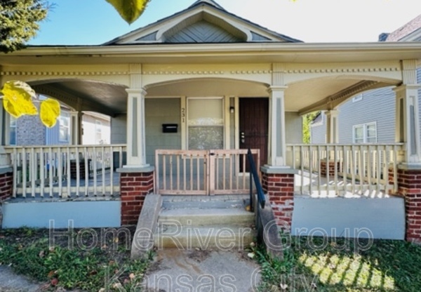 231 E WALNUT ST