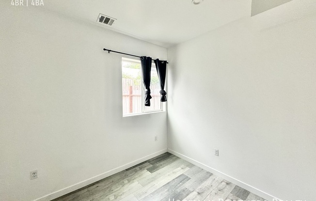 158 N Mariposa Ave