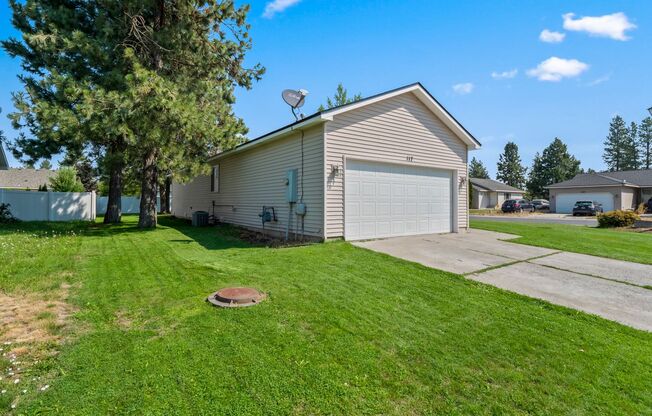 3 bed 2 bath home on a corner lot in Cheney WA!