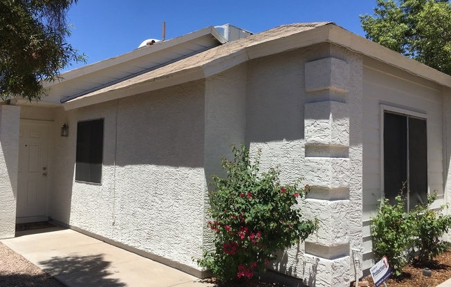 GREAT 3 BED, 2 BATH HOME LOCATED NEAR DOBSON & SUMMIT