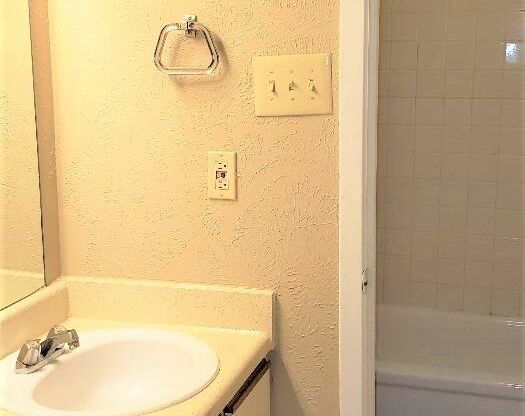 2 beds, 1 bath, 925 sqft, $895, Unit 304