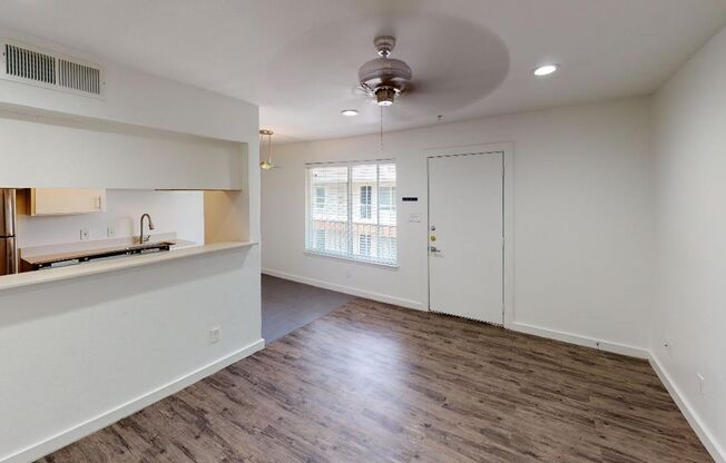 Lakewood Gardens - 5404 Reiger Ave