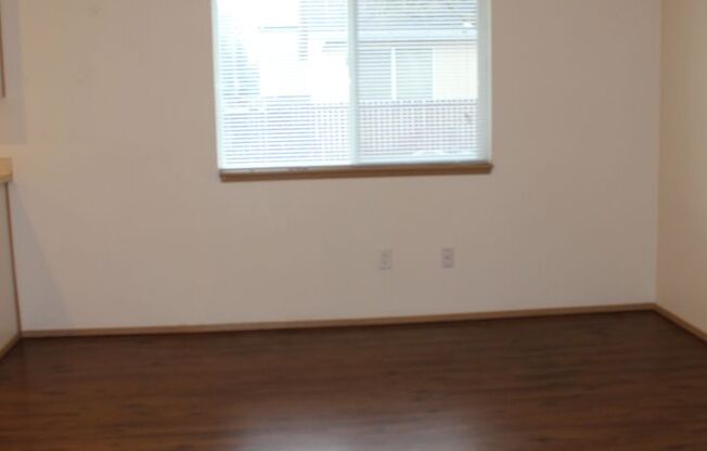 3 beds, 2.5 baths, $2,200