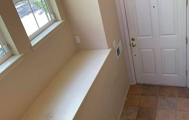 Spectacular 2 BD* 2BA* Townhome Located In Orenco Station! In Hillsboro *Club House*Pool*Gym!*