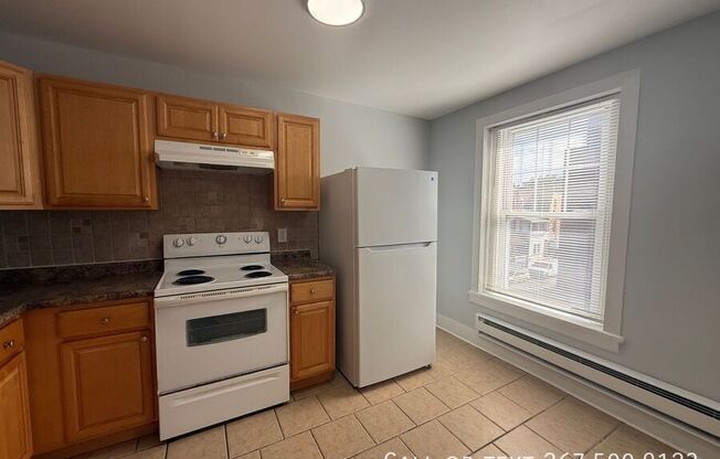 241 W QUEEN LN