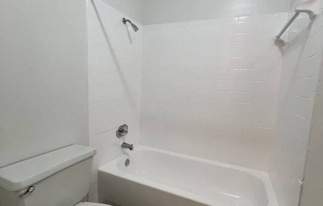 1 bed, 1 bath, 660 sqft, $1,000, Unit 116