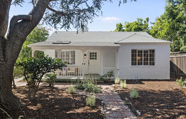 The perfect blend of comfort and convenience in Allied Arts, Menlo Park