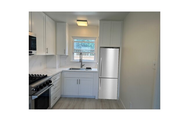 Studio, 1 bath, 450 sqft, $2,550, Unit 1/2