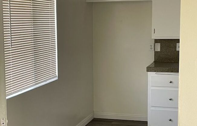 2 beds, 1 bath, 650 sqft, $1,500, Unit 5