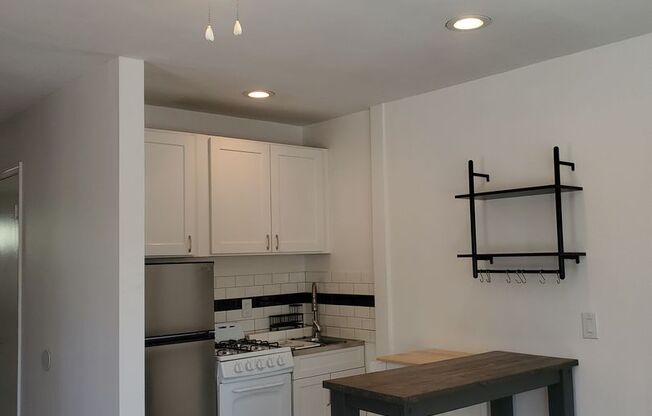 245-247 E Barnett St