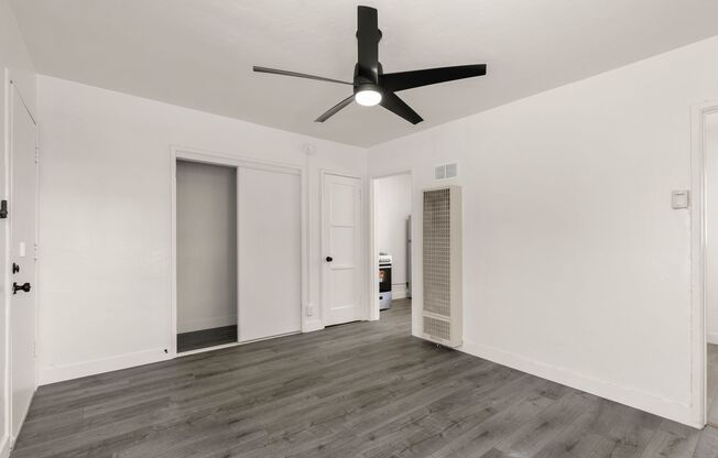(AR/JI/YO:C) 10812-32 1/2 White Street