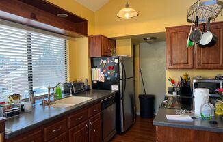 2 beds, 2 baths, $1,895