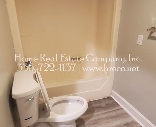 2 beds, 1 bath, $795, Unit 1