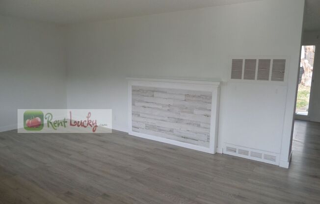 Super-Cute 2-Bedroom Home w/Attached Garage and Large Yard in Great Seattle Location!!