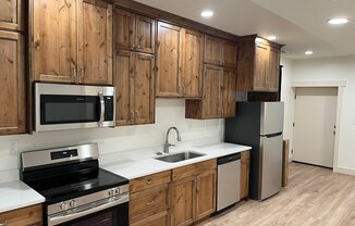 818 W MNR CREST LN