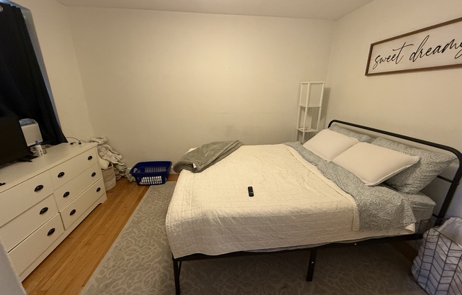 1 bed, 1 bath, $2,700, Unit 14